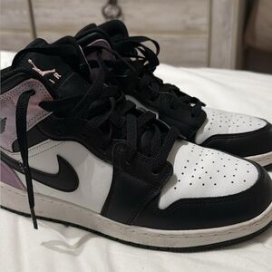 Air jordan 1 mid SE “zen master”